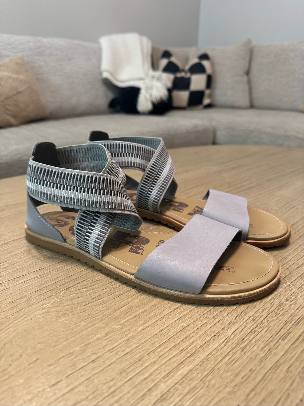 Sorel Women's Light Gray Strappy Elastic Sandals